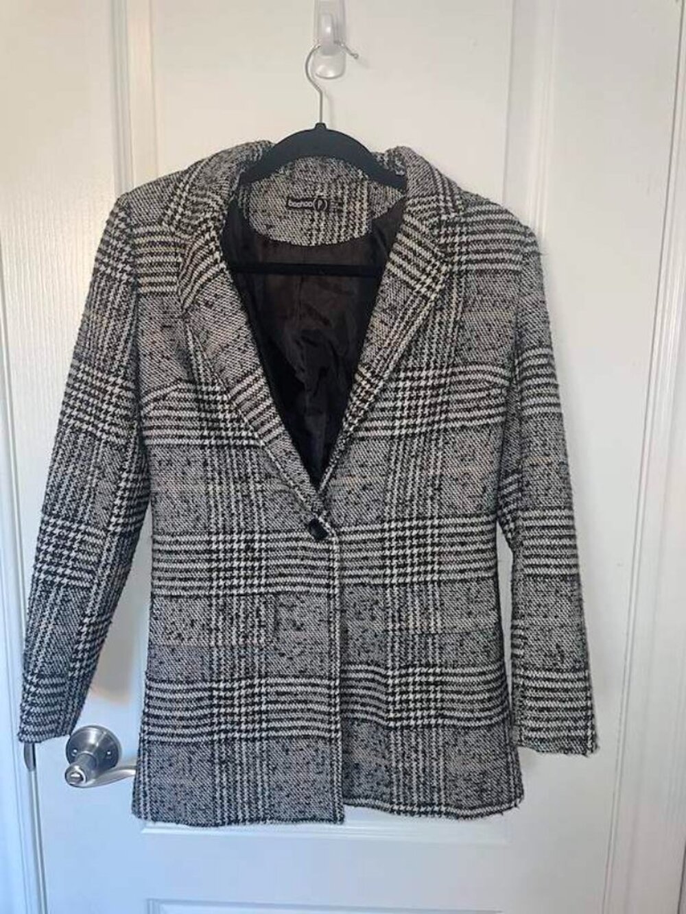 Boohoo Premium Wool Look Check Oversized Blazer in black and white, Size US 1